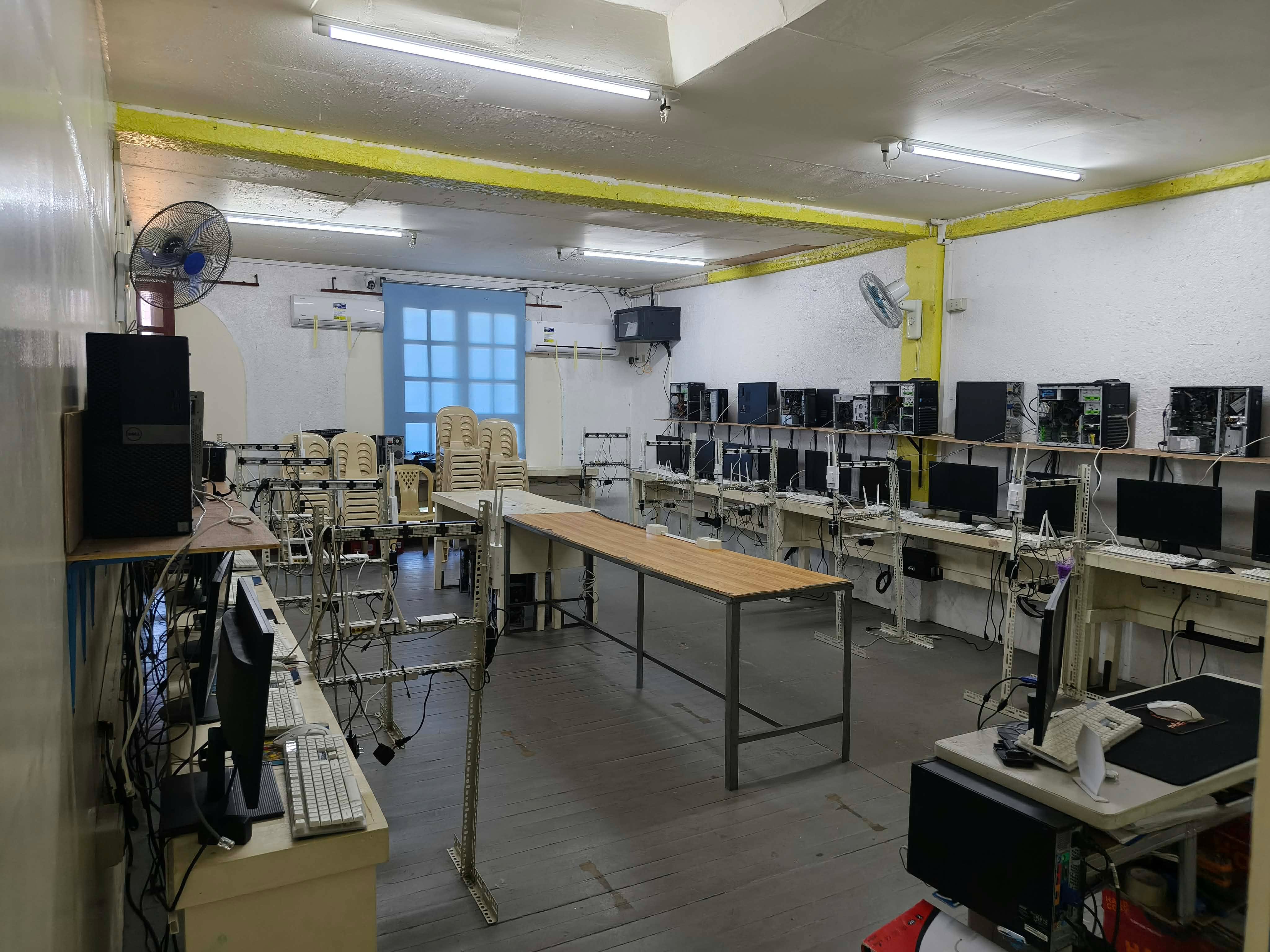 Main Building - Computer Room 204 2