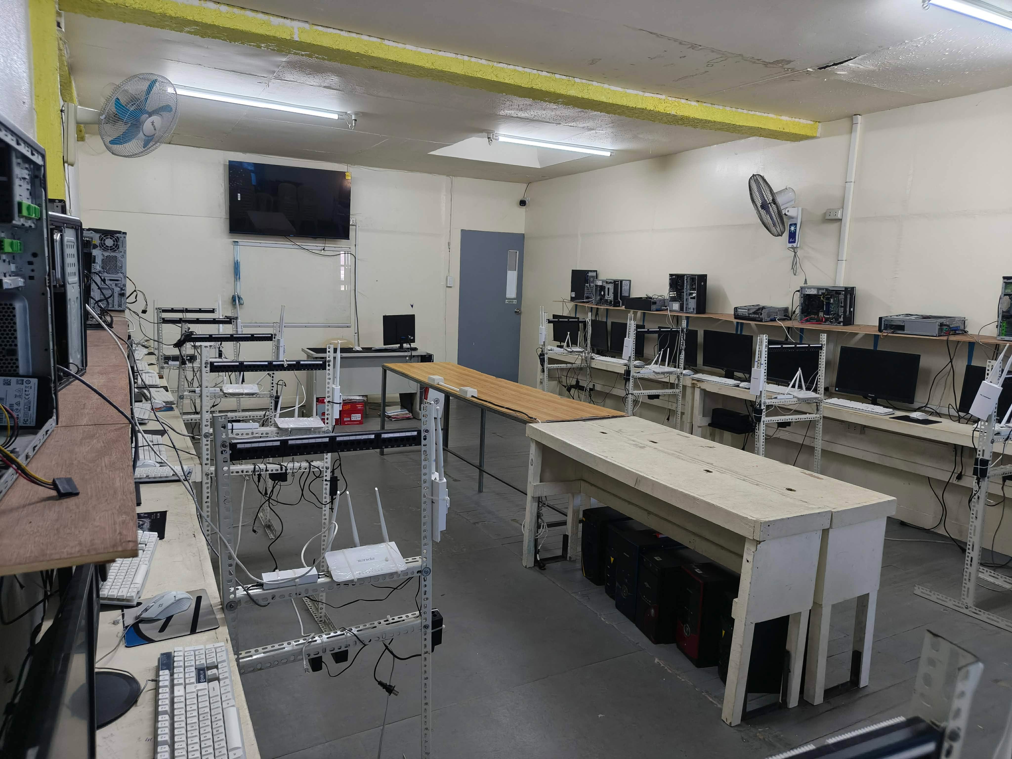 Main Building - Computer Room 204 3