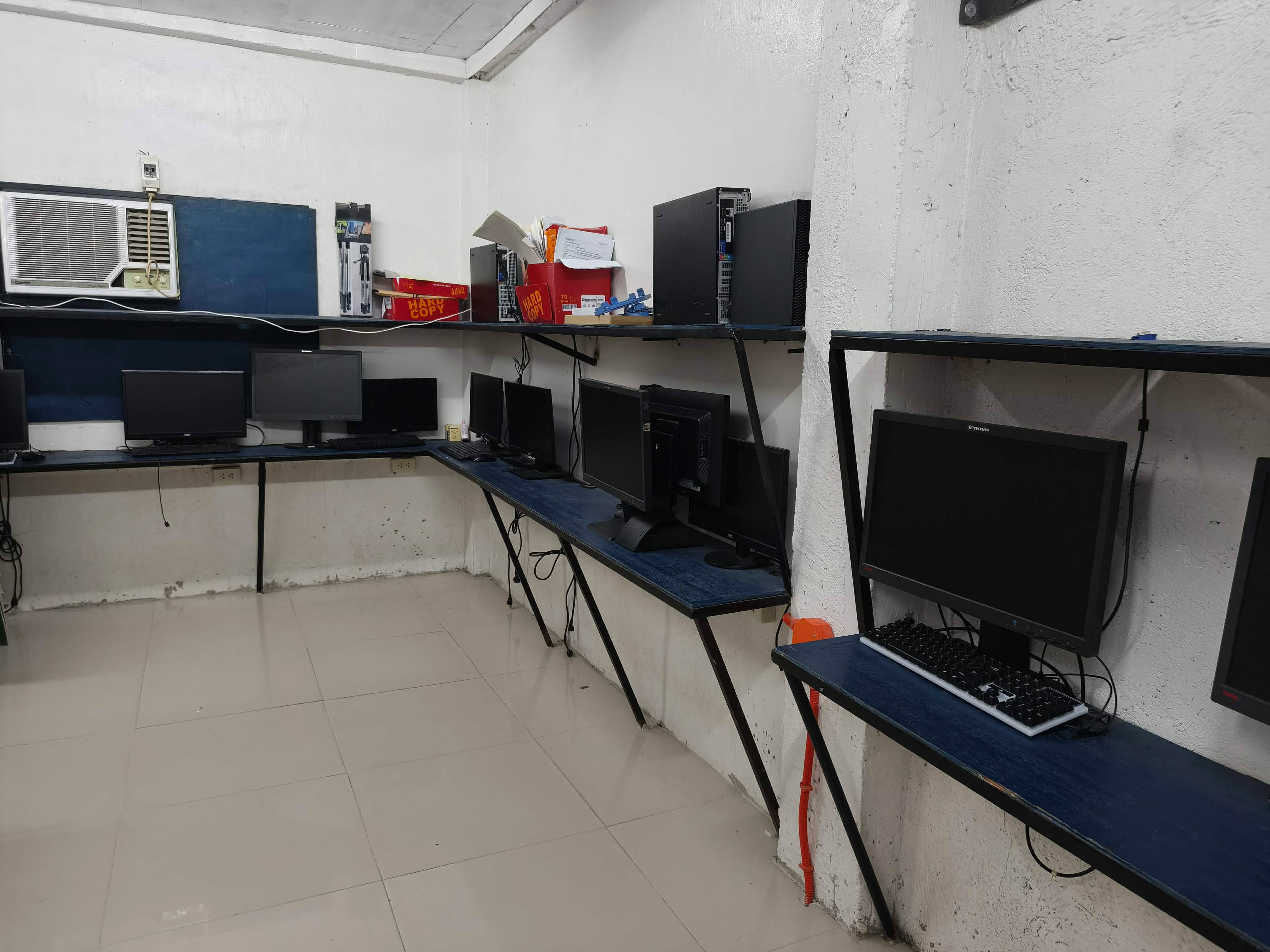 Main Building - Computer Room 205 3