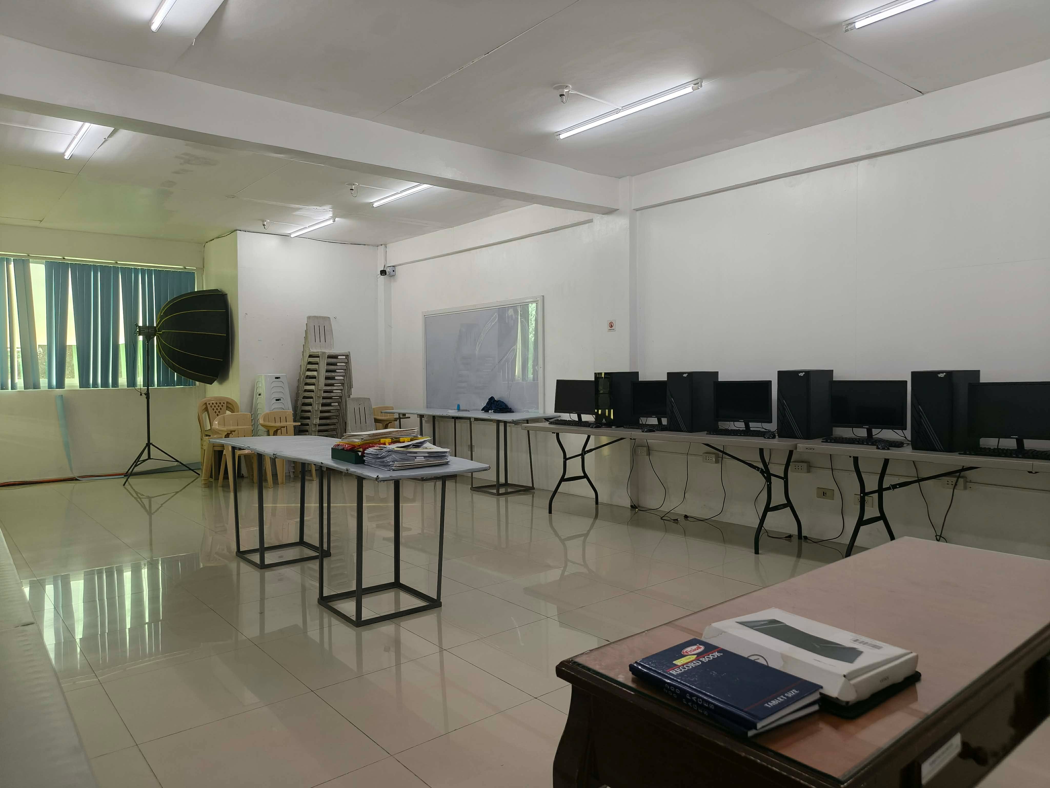 Annex Building - Computer Room 401 3